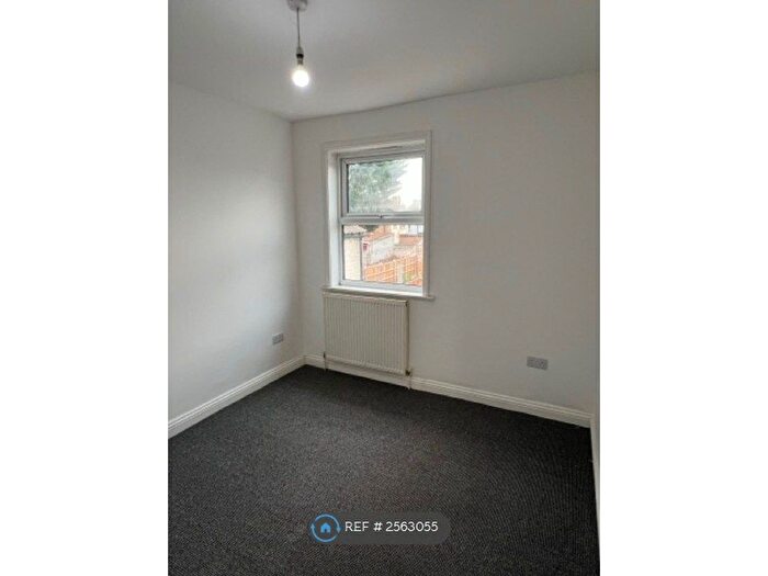 4 Bedroom Terraced House To Rent In Albert Street, Burton-On-Trent, DE14