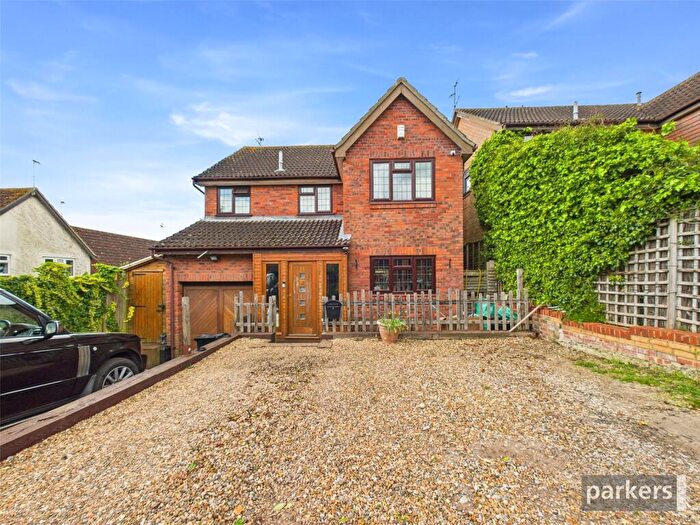 4 Bedroom Detached House For Sale In Goldthorpe Gardens, Lower Earley, Reading, Berkshire, RG6