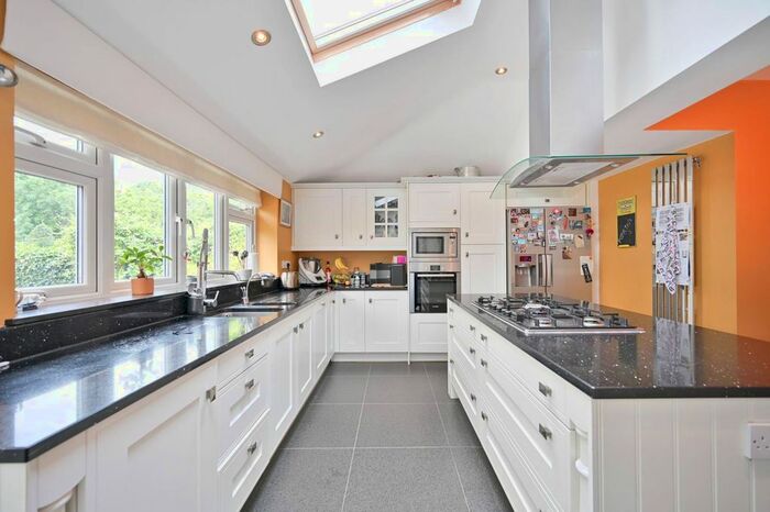 5 Bedroom Semi-Detached House To Rent In Broad Lane, Hampton, TW12