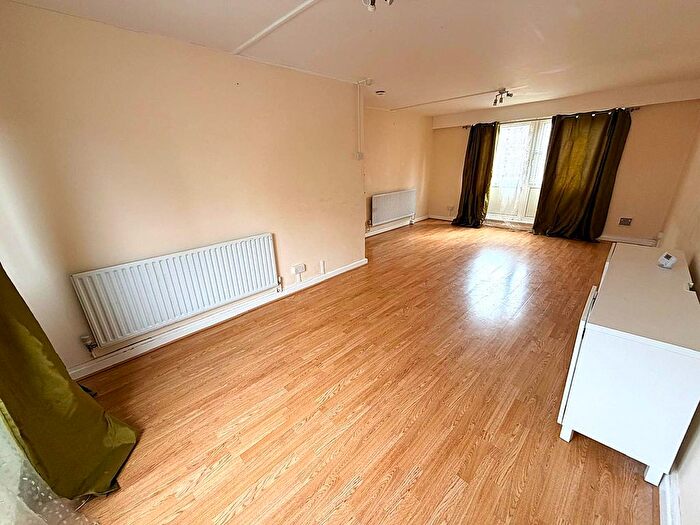 3 Bedroom Flat To Rent In Hardwicke Street, Barking, IG11