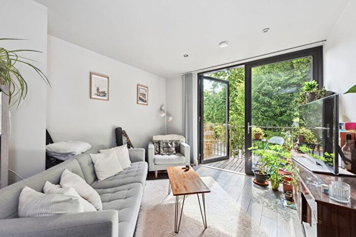 1 Bedroom Flat For Sale In Highbury New Park, London, N5