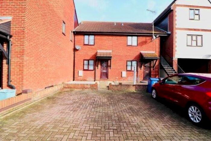 1 Bedroom Property To Rent In Regent Court, South Ockendon, RM15