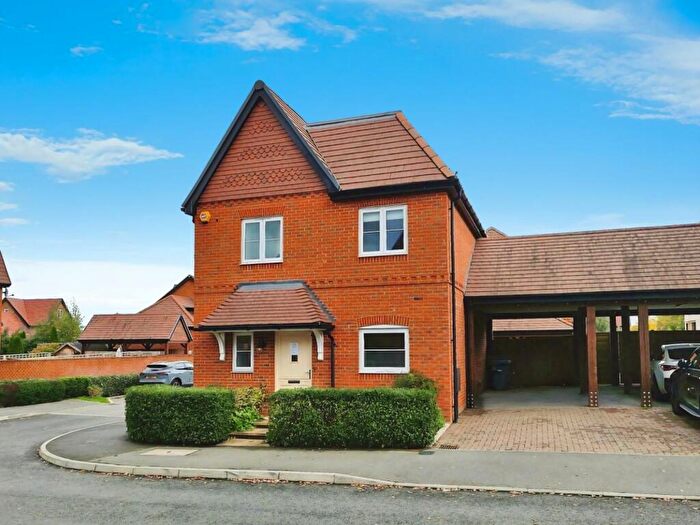 3 Bedroom Detached House For Sale In Bingham Drive, Wokingham, RG40