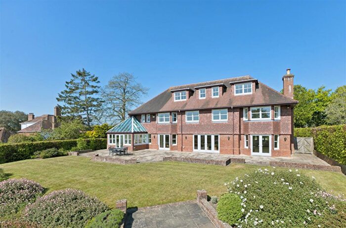 5 Bedroom Detached House For Sale In The Avenue, Petersfield, GU31