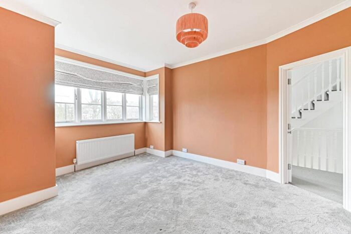 4 Bedroom Semi-Detached House For Sale In Underhill Road, East Dulwich, London, SE22