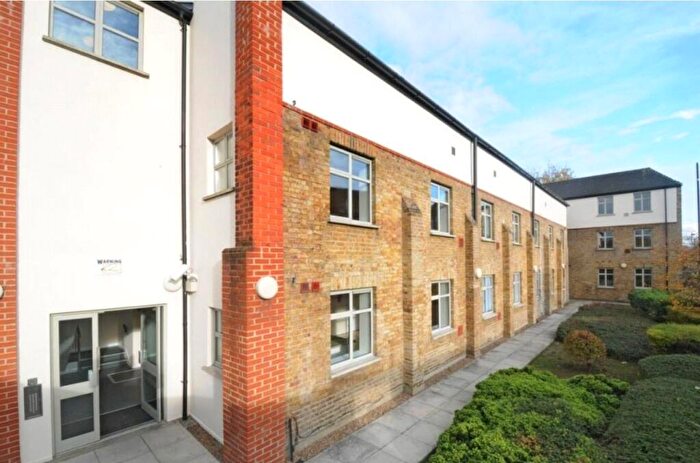 1 Bedroom Apartment To Rent In Bell Green, London, SE26