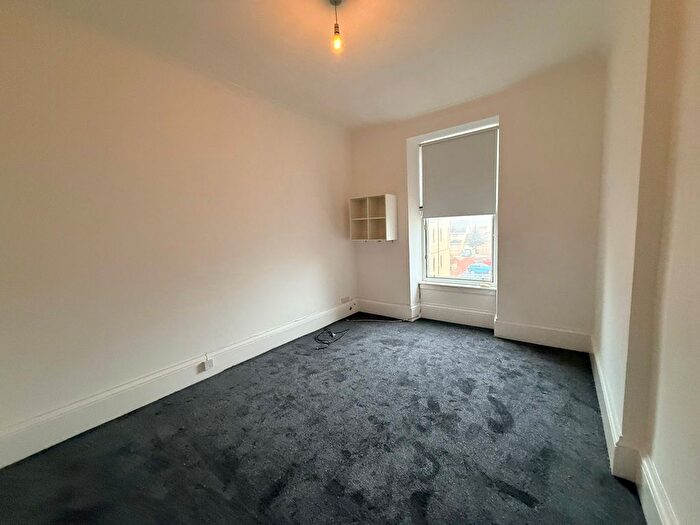 2 Bedroom Flat To Rent In Arbroath Road, Dundee, DD4