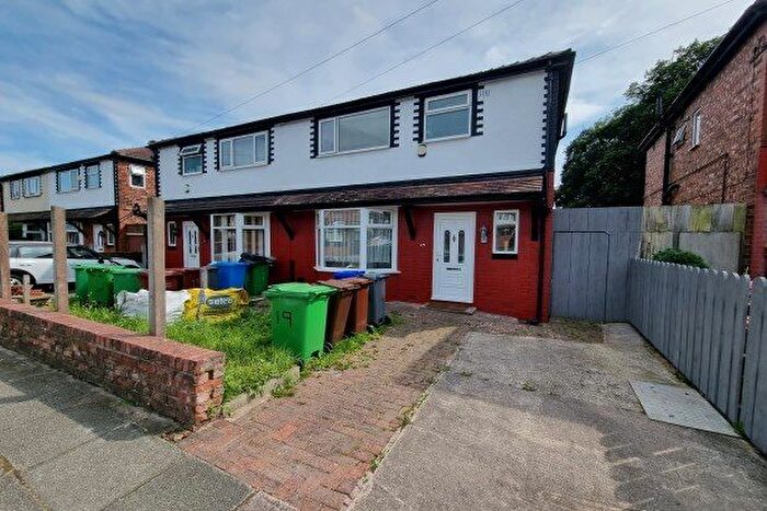 3 Bedroom Flat To Rent In Edilom Road, Manchester, M8