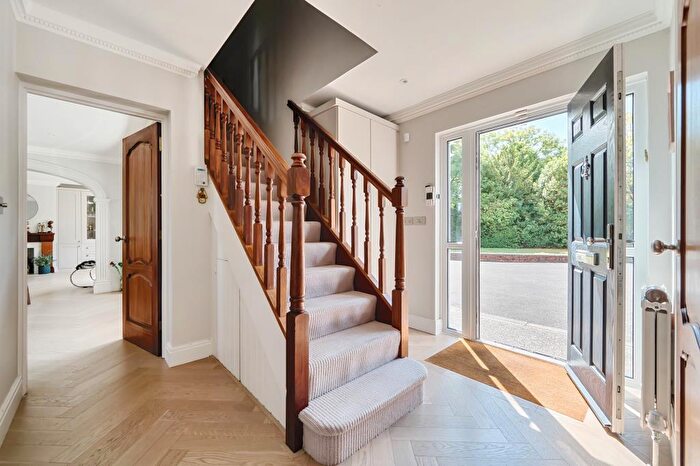 4 Bedroom Detached House For Sale In Totteridge Common, Totteridge, N20