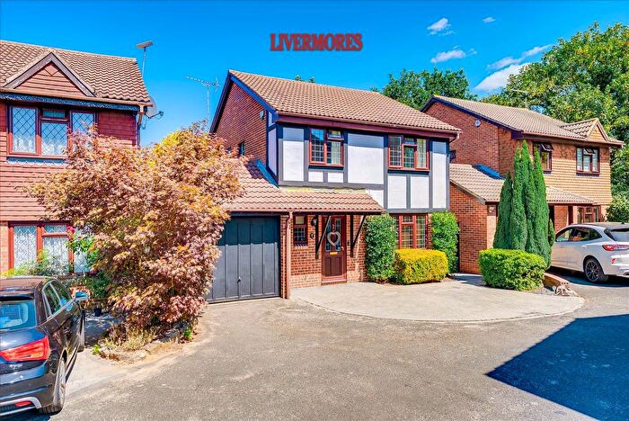 4 Bedroom Detached House For Sale In Mayors Lane, Dartford, DA2