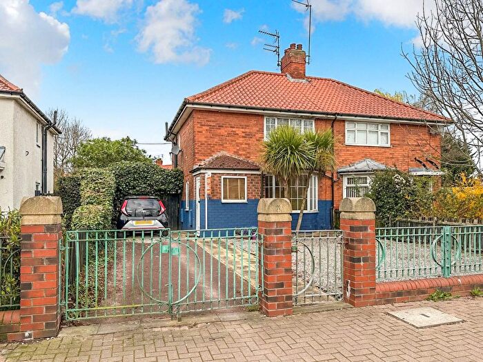 3 Bedroom Semi Detached House For Sale In Ellerburn Avenue, Hull, HU6