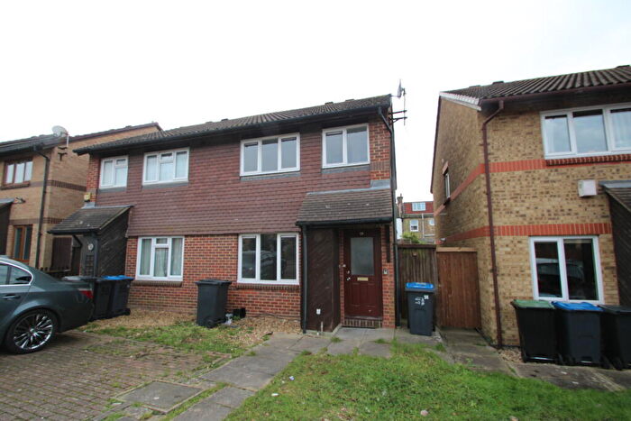 3 Bedroom Semi-Detached House To Rent In Anthony Road, SE25