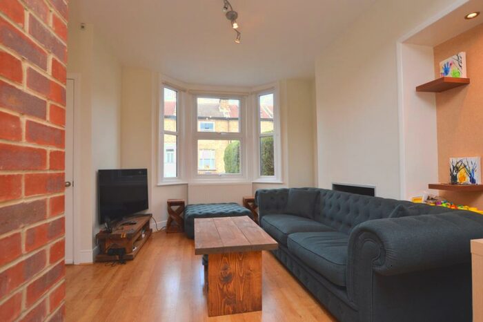 3 Bedroom Terraced House To Rent In Oval Road Croydon, CR0