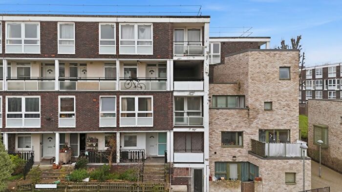 3 Bedroom Flat For Sale In Kiln Place, London, NW5