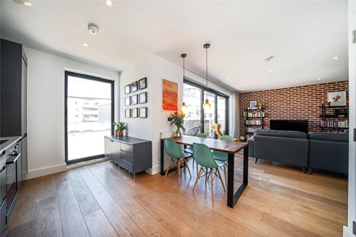 2 Bedroom Flat For Sale In Douro Street, Bow, London, E3