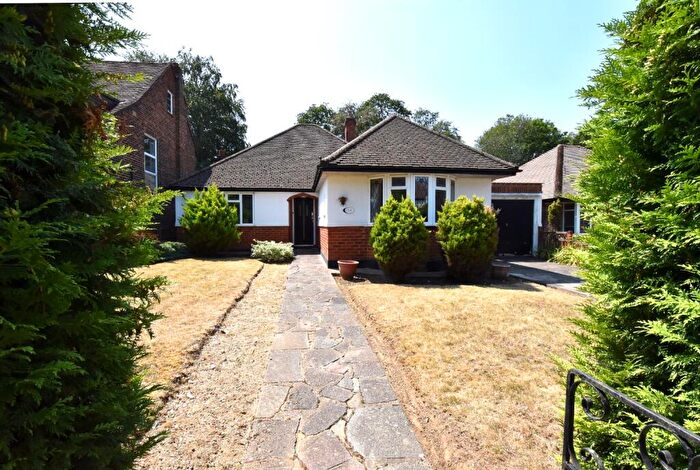 2 Bedroom Bungalow For Sale In Park Avenue, Orpington, Kent, BR6