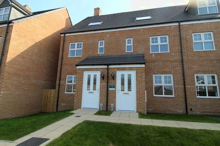 3 Bedroom End Of Terrace House To Rent In Ware Road, Hertford, SG13