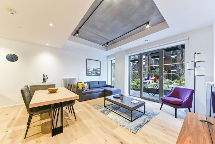 1 Bedroom Apartment For Sale In Rendel House, Goodluck Hope, London, E14