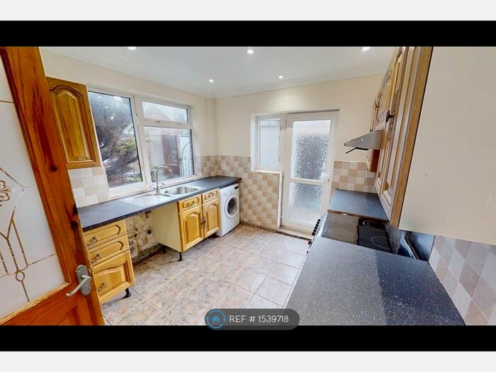 3 Bedroom Semi-Detached House To Rent In Ambleside Avenue, Bristol, BS10