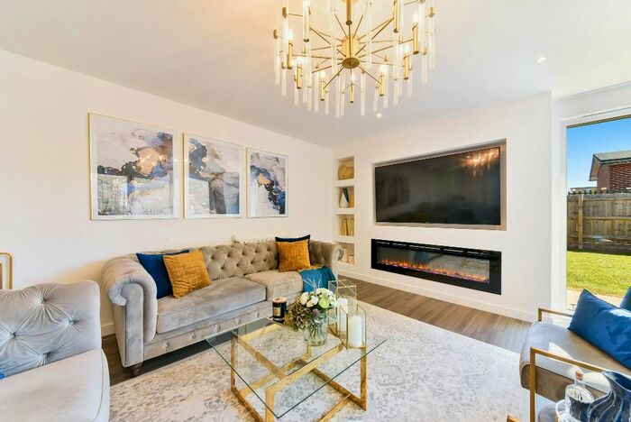 3 Bedroom Detached House To Rent In Skye Lane, London, HA8