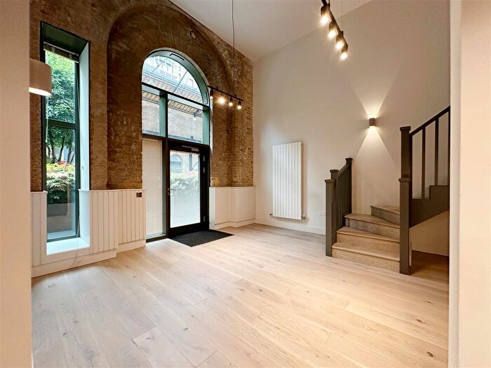 3 Bedroom Flat To Rent In Windsor Square, Royal Arsenal Riverside, SE18