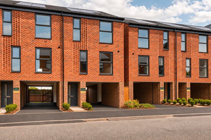 3 Bedroom End Of Terrace House For Sale In Wilford Lane, West Bridgford, Nottingham, NG2