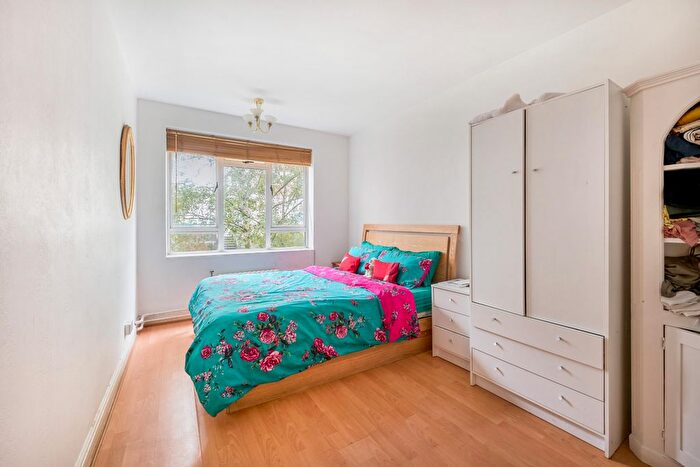 1 Bedroom Flat To Rent In Abbots Manor, London, Uk, SW1V
