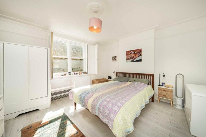 2 Bedroom Flat To Rent In Brondesbury Villas, Queens Park, NW6