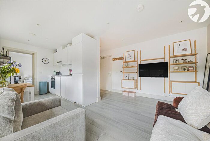 2 Bedroom Flat For Sale In Lingfield Crescent, London, SE9