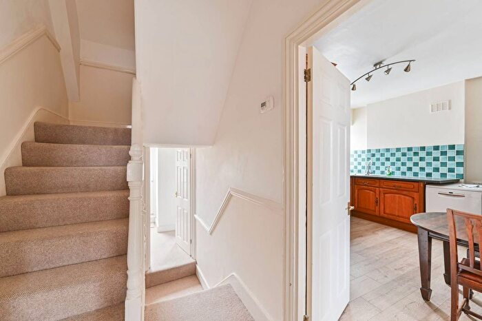 2 Bedroom Flat To Rent In Longley Road, Tooting, London, SW17