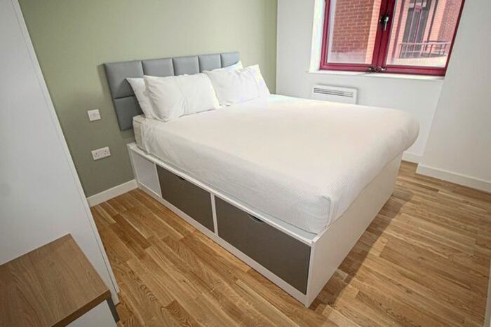 1 Bedroom Flat To Rent In Wade Lane, Leeds, West Yorkshire, LS2