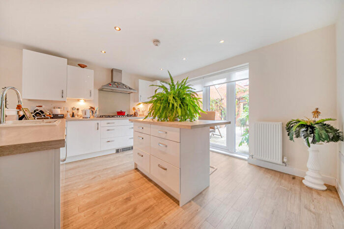 4 Bedroom House For Sale In Flux Drive, Deddington, OX15