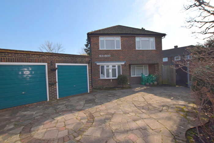 4 Bedroom House To Rent In Churchbury Lane, Enfield, EN1