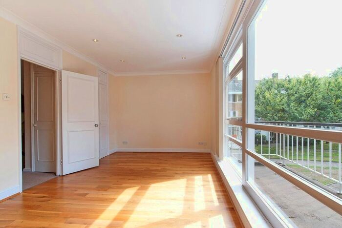 5 Bedroom Semi-Detached House To Rent In Queensmead, St. John's Wood Park, NW8