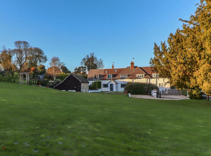 4 Bedroom Cottage For Sale In Winterslow, Salisbury, Wiltshire, SP5