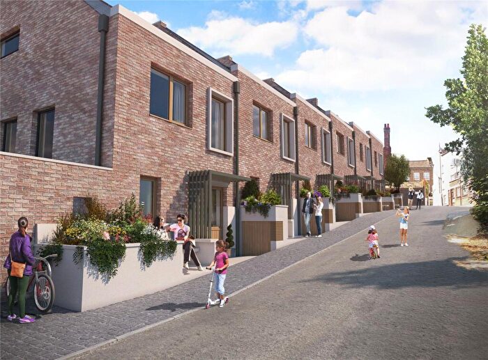 1 Bedroom End Of Terrace House For Sale In Townsend Yard, London, N6