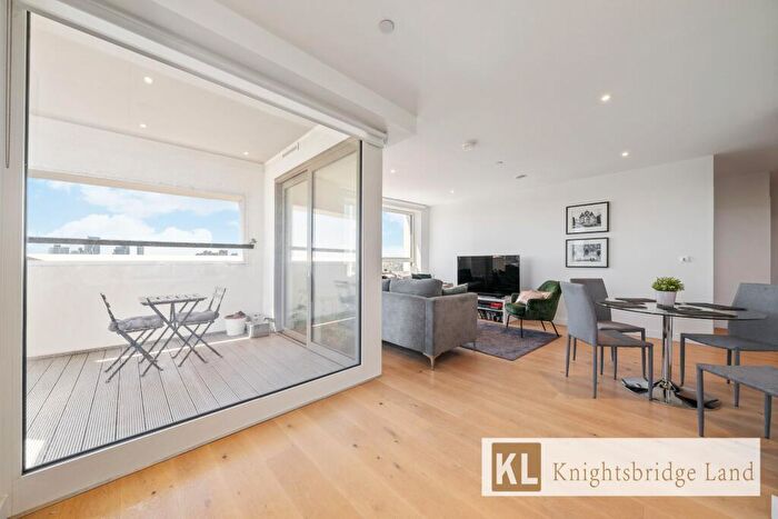 2 Bedroom Apartment To Rent In Walton Heights, Walworth Road, London, SE17