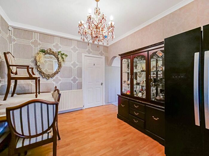 2 Bedroom Semi-Detached House For Sale In Strowan Crescent, Sandyhills, Glasgow, G32