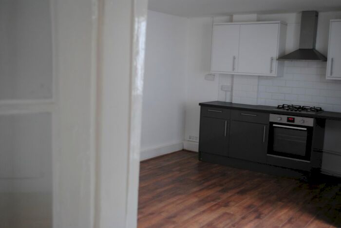3 Bedroom Flat To Rent In High Street, Ongar CM5