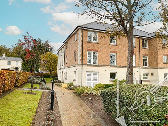 2 Bedroom House For Sale In Glen View, Gravesend, DA12