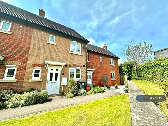 2 Bedroom Terraced House To Rent In Strouds Close, Swindon, SN3