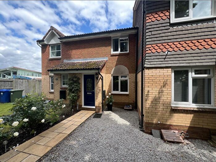 2 Bedroom Semi-Detached House To Rent In George Gardens, Aldershot, Rushmoor, GU11