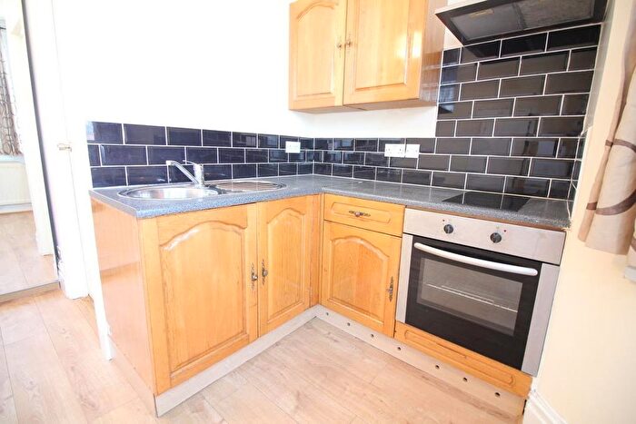 Studio To Rent In Hanworth Road, Hounslow, TW4