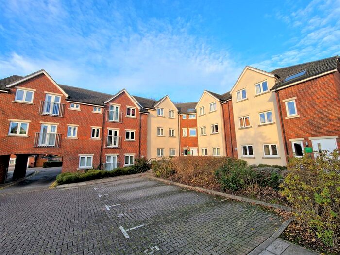 2 Bedroom Flat To Rent In Cromwell Road, Camberley, GU15