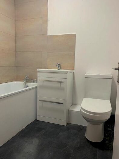 3 Bedroom Flat To Rent In Blackhorse Lane, London, E17