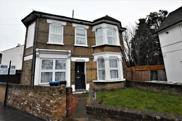 2 Bedroom Flat To Rent In Bensham Lane, Thornton Heath, CR7