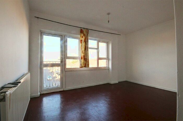 3 Bedroom Flat To Rent In Hoe Lane, Enfield, EN3