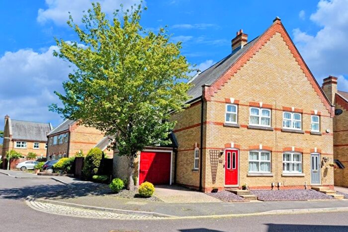 3 Bedroom Detached House For Sale In Brushfield Way, Knaphill, GU21