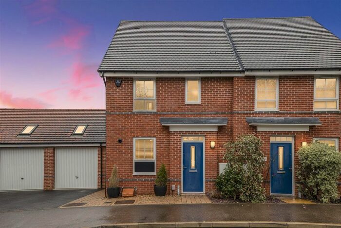 3 Bedroom Semi Detached House To Rent In Argus Gardens, Hemel Hempstead, HP2