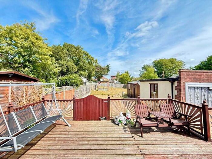 2 Bedroom Bungalow For Sale In Westcliff On Sea * Larger Than Average Rear Garden *, SS0